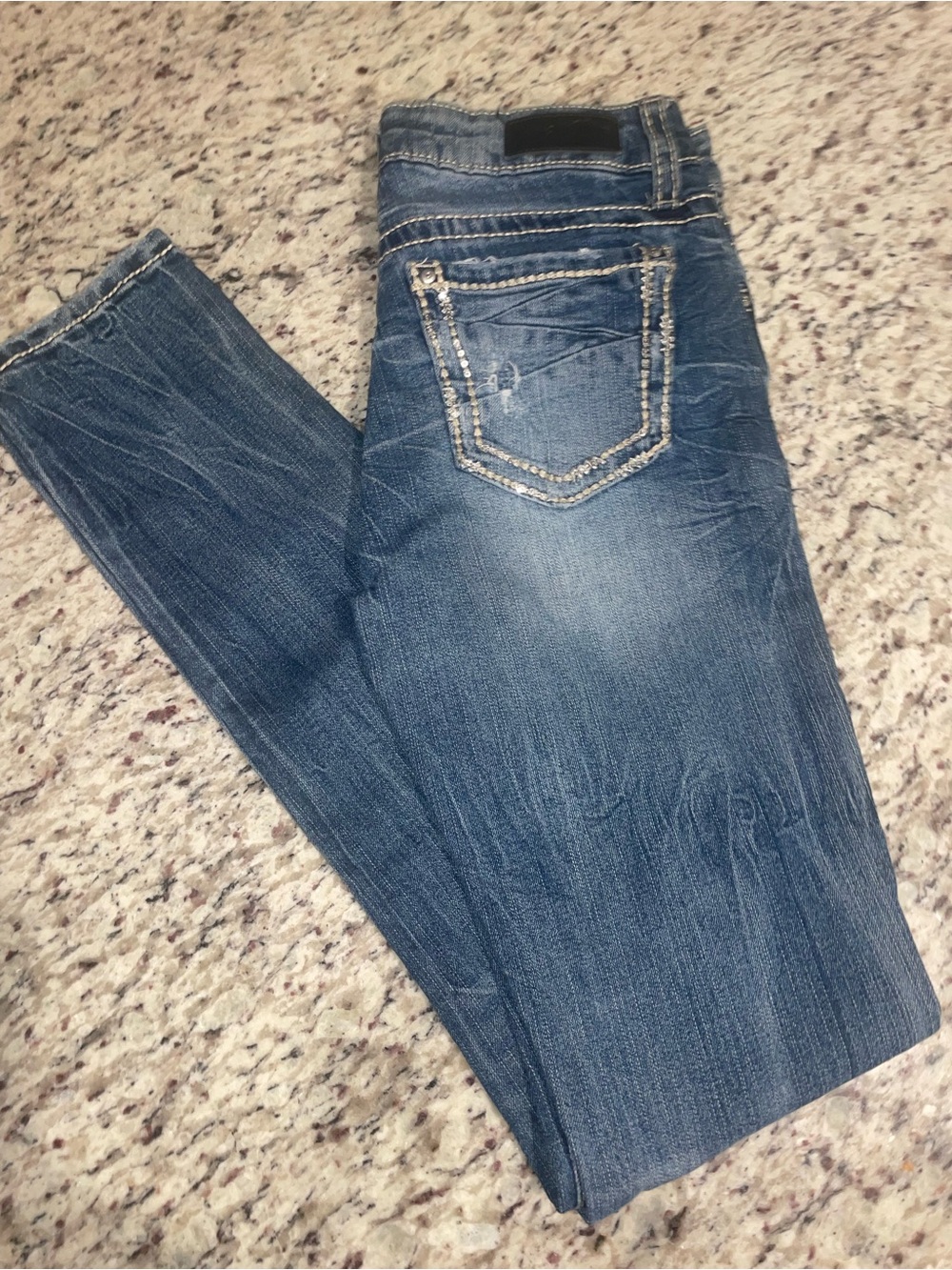 Daytrip (Buckle) Women's Lynx Skinny Jeans with Embellished Back Pocket